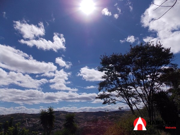 Barracão de 5 cômodos em Terreno de 1700m2 cond.portal