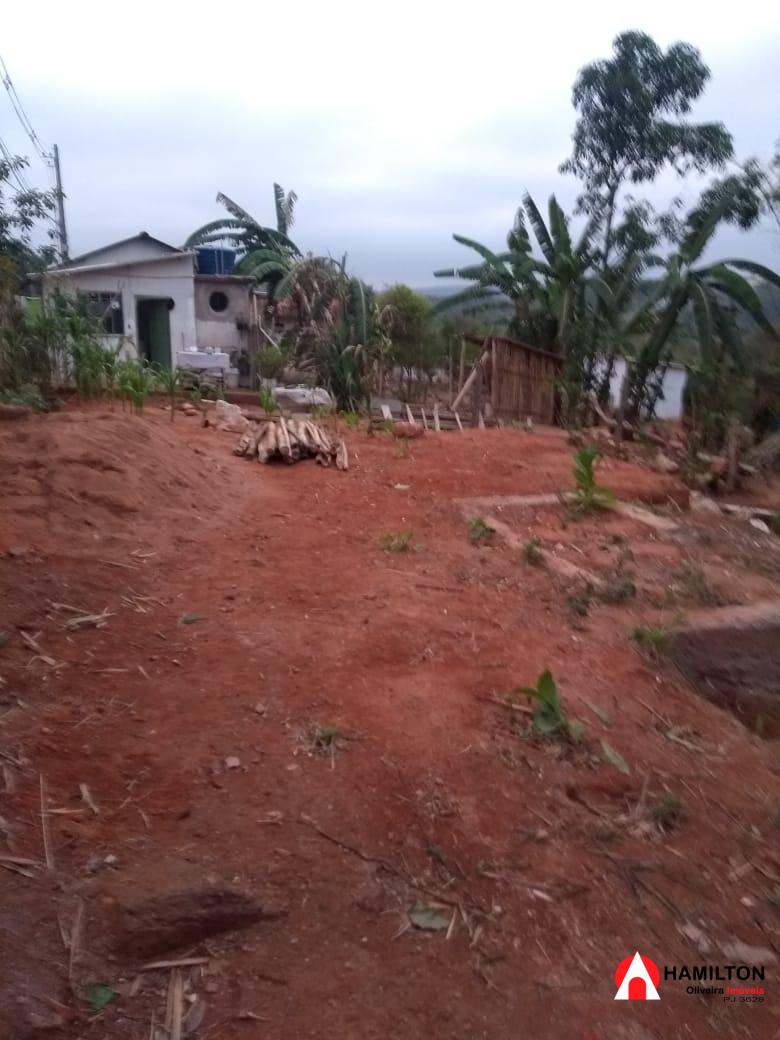 Terreno com Casa em São Brás do Suaçui (Cidade Nova)