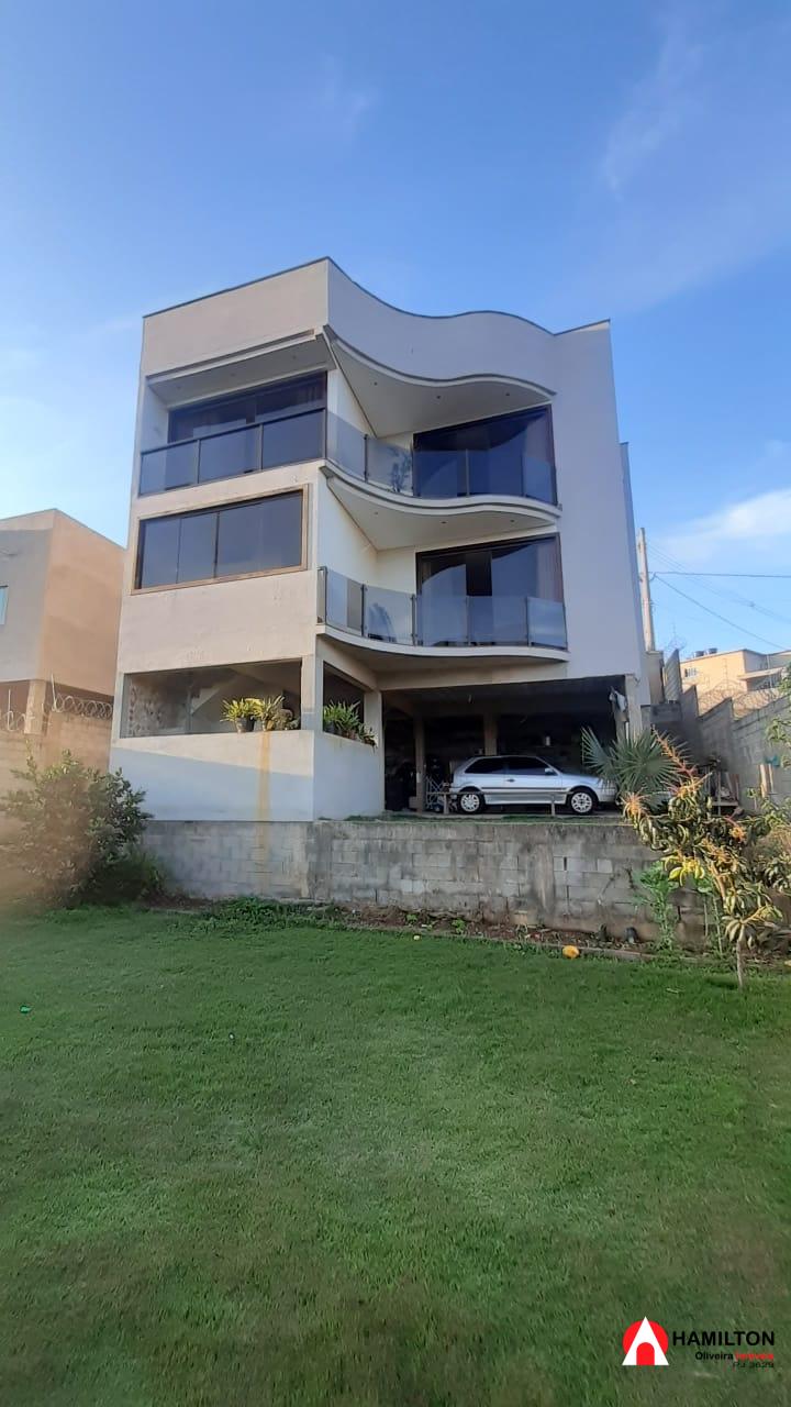 Excelente Casa no Condomínio Village Park