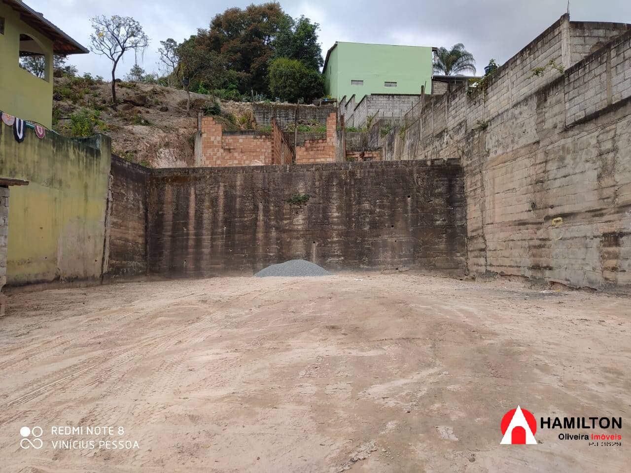 Lote com construção a venda no Bairro Saudade