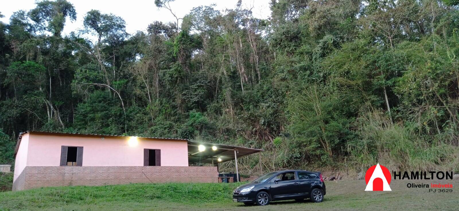 Lote de 1000m2 com Construção