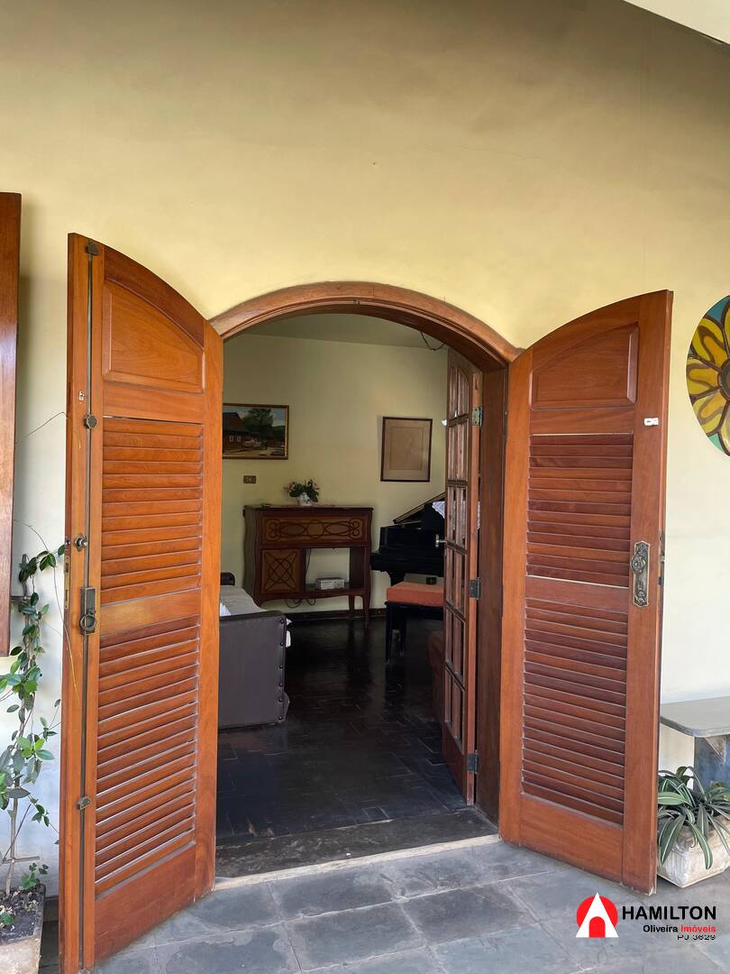 Casa à venda no bairro Santa Efigênia – Itabirito (porteira fechada)