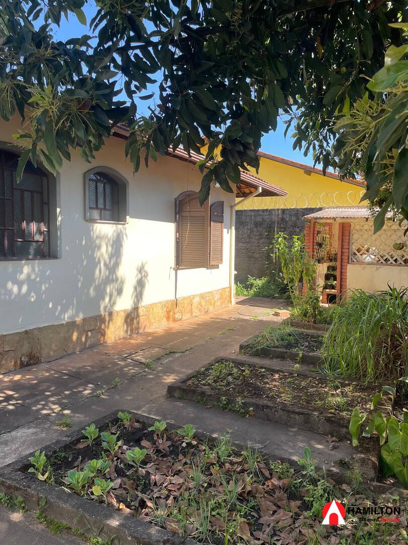 Casa à venda no bairro Santa Efigênia – Itabirito (porteira fechada)