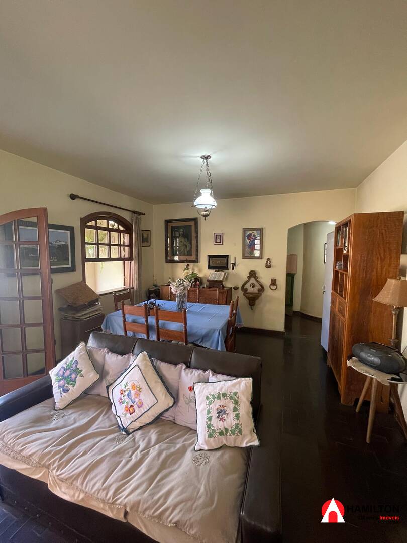 Casa à venda no bairro Santa Efigênia – Itabirito (porteira fechada)