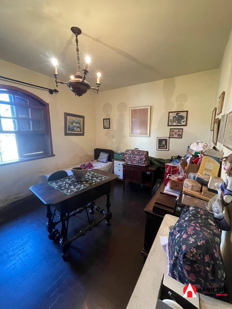 Casa à venda no bairro Santa Efigênia – Itabirito (porteira fechada)
