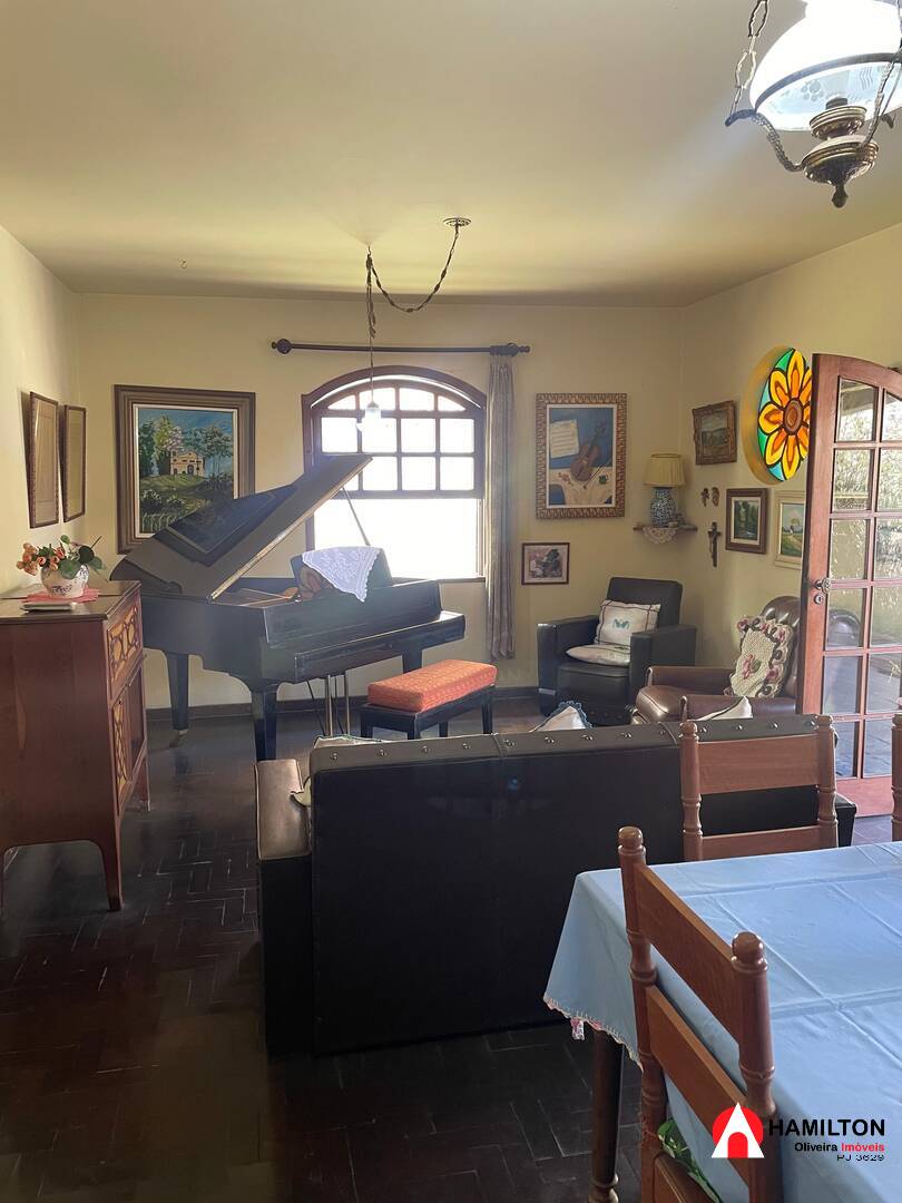 Casa à venda no bairro Santa Efigênia – Itabirito (porteira fechada)