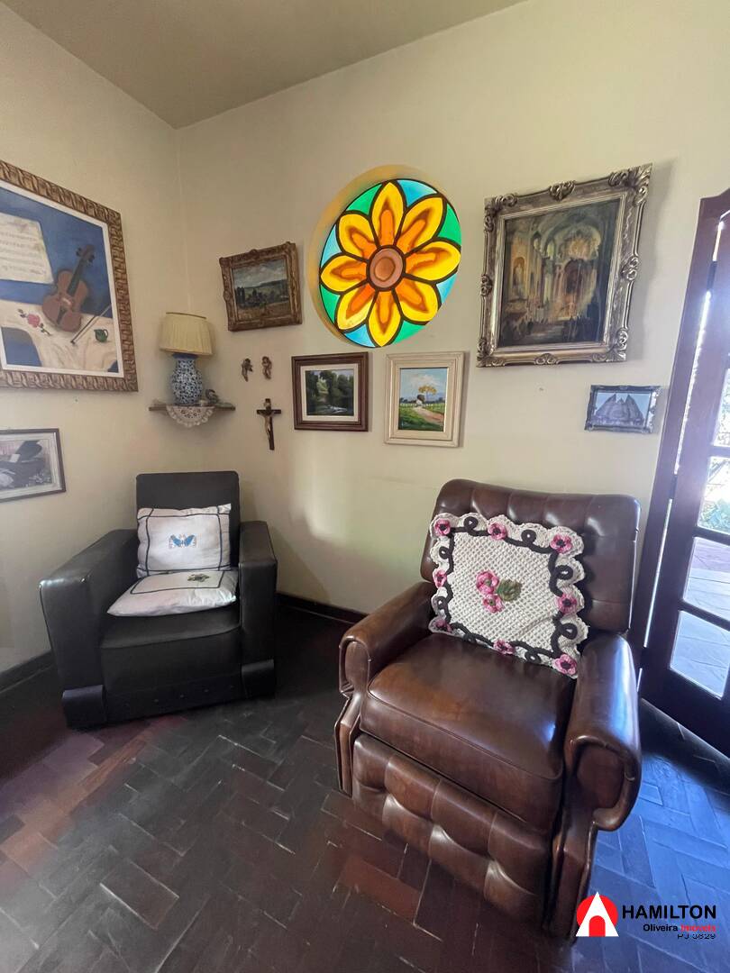 Casa à venda no bairro Santa Efigênia – Itabirito (porteira fechada)