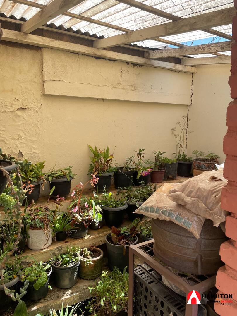 Casa à venda no bairro Santa Efigênia – Itabirito (porteira fechada)